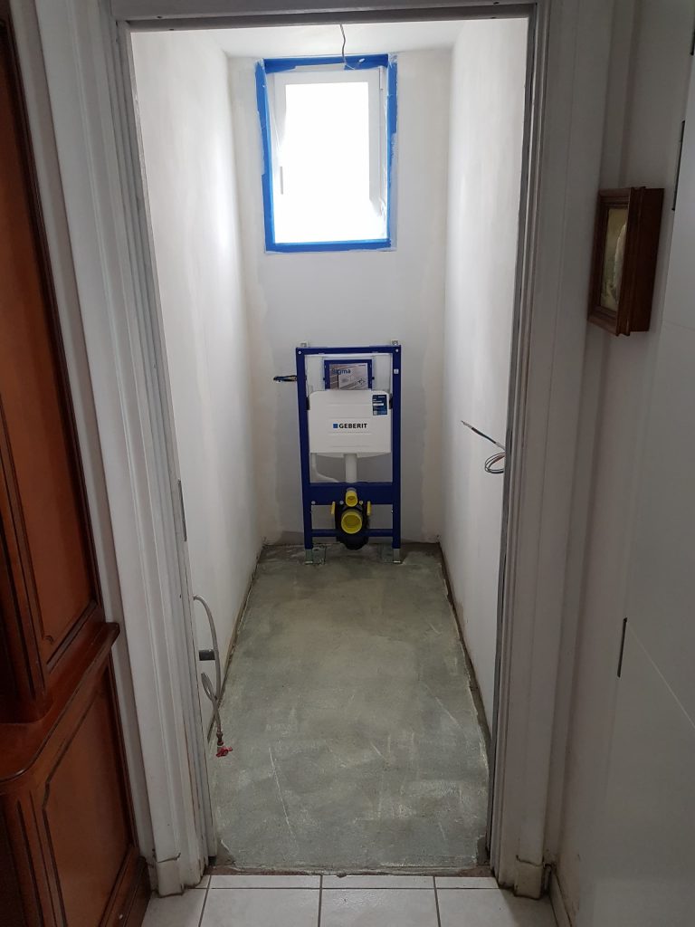 Installation de WC suspendue après travaux